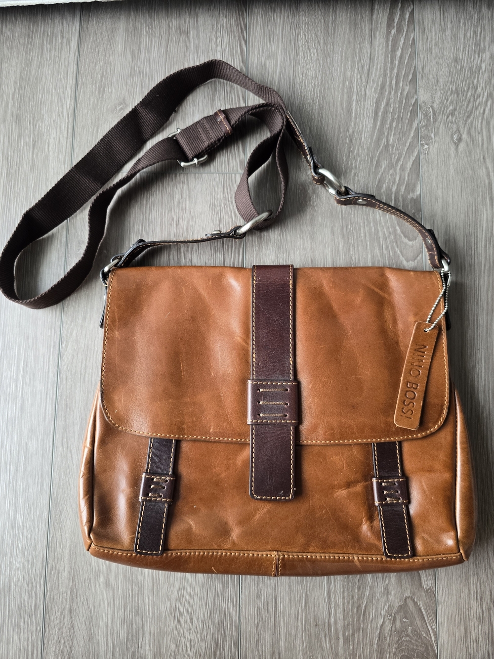 Nino Bossi Genuine Leather Messenger Crossbody Bag Brown Distressed Daisy Lined